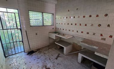 Propiedad cercano a Paseo de Montejo para remodelar