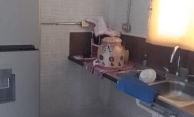 Casa en venta con dos departamentos y local
