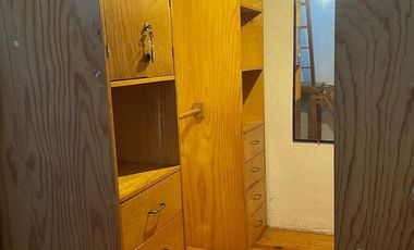 Casa en venta con dos departamentos y local