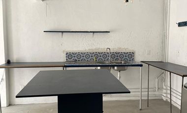 Casa en venta con dos departamentos y local