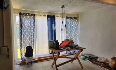 Casa en venta con dos departamentos y local
