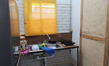 Casa en venta con dos departamentos y local