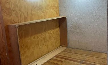 Casa en venta con dos departamentos y local
