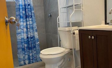 Casa en venta con dos departamentos y local