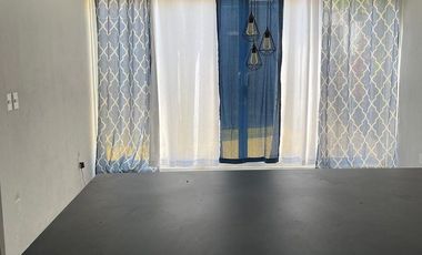Casa en venta con dos departamentos y local