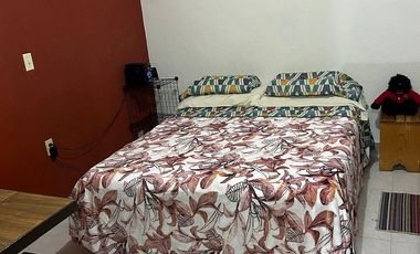 Casa en venta con dos departamentos y local