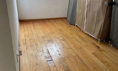Casa en venta con dos departamentos y local