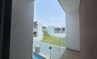 CASA CON ALBERCA EN PLAYAS DEL CONCHAL