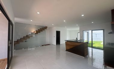 CASA CON ALBERCA EN PLAYAS DEL CONCHAL