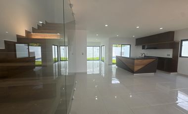CASA CON ALBERCA EN PLAYAS DEL CONCHAL