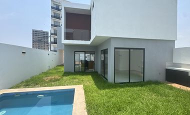 CASA CON ALBERCA EN PLAYAS DEL CONCHAL