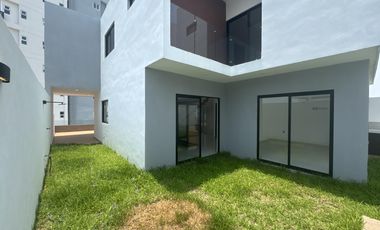 CASA CON ALBERCA EN PLAYAS DEL CONCHAL