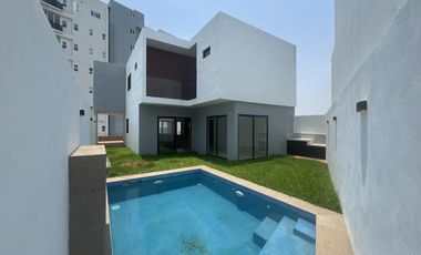 CASA CON ALBERCA EN PLAYAS DEL CONCHAL