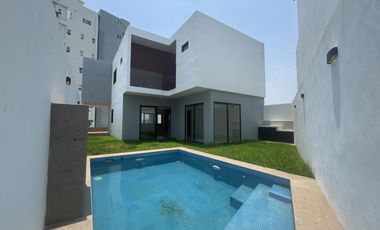 CASA CON ALBERCA EN PLAYAS DEL CONCHAL