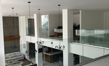 VENTA CASA LOMAS COUNTRY - ELEVAODR INTERNO