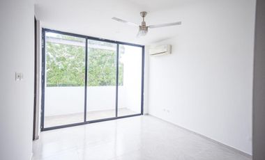 CASA EN VENTA EN PRIVADA AMBAR DE CONKAL, CON PANELES SOLARES.
