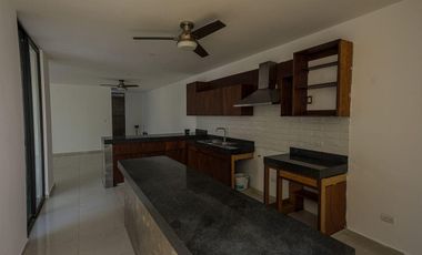 CASA EN VENTA EN PRIVADA AMBAR DE CONKAL, CON PANELES SOLARES.