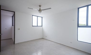 CASA EN VENTA EN PRIVADA AMBAR DE CONKAL, CON PANELES SOLARES.