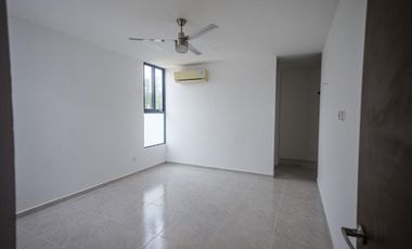 CASA EN VENTA EN PRIVADA AMBAR DE CONKAL, CON PANELES SOLARES.