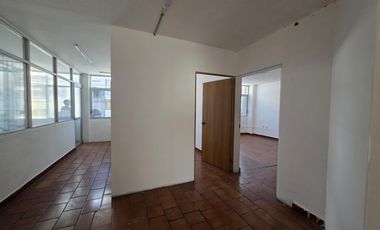 Edificio Comercial para Oficinas a unos pasos de La Luna