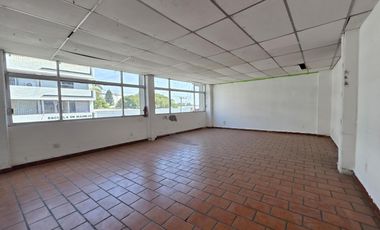 Edificio Comercial para Oficinas a unos pasos de La Luna