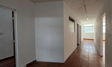 Edificio Comercial para Oficinas a unos pasos de La Luna