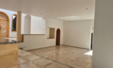 Casa en Condominio en RENTA VENTA en Calz Aguilas, Lomas de Axomiatla