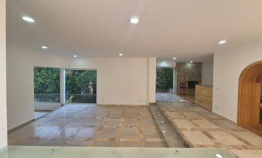 Casa en Condominio en RENTA VENTA en Calz Aguilas, Lomas de Axomiatla