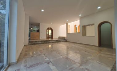 Casa en Condominio en RENTA VENTA en Calz Aguilas, Lomas de Axomiatla