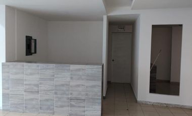 Local Comercial .  Plaza Comercial en Calzada Zavaleta.