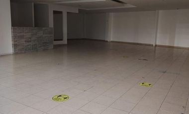 Local Comercial .  Plaza Comercial en Calzada Zavaleta.