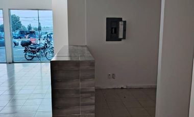 Local Comercial .  Plaza Comercial en Calzada Zavaleta.