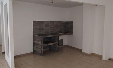 Local Comercial .  Plaza Comercial en Calzada Zavaleta.
