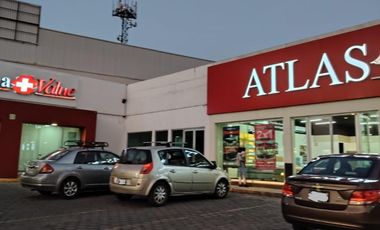Local Comercial .  Plaza Comercial en Calzada Zavaleta.