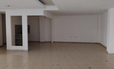Local Comercial .  Plaza Comercial en Calzada Zavaleta.