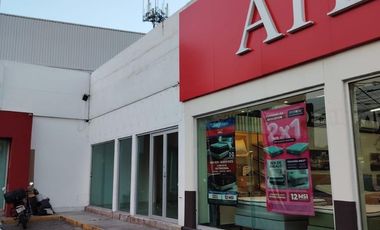 Local Comercial .  Plaza Comercial en Calzada Zavaleta.