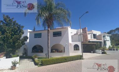 HERMOSA CASA EN RENTA