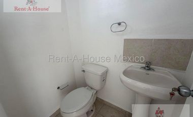 Casa en Renta en Aeropuerto 26-1950.