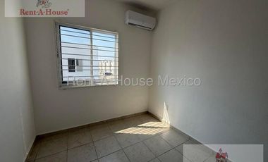 Casa en Renta en Aeropuerto 26-1950.