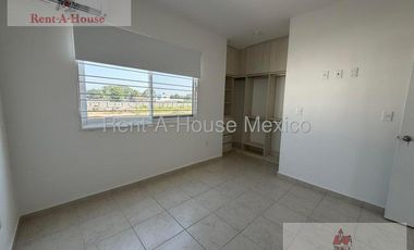 Casa en Renta en Aeropuerto 26-1950.