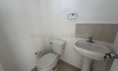 Casa en Renta en Aeropuerto 26-1950.