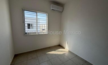 Casa en Renta en Aeropuerto 26-1950.