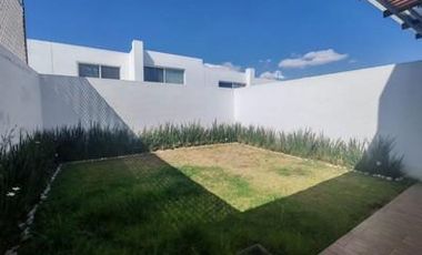 SE RENTA CASA EN FRACCIONAMIENTO LOMAS DE ANGELOPOLIS 3, PUEBLA