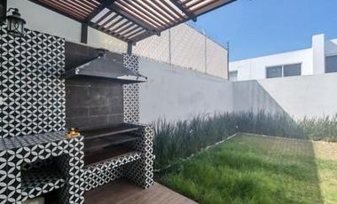 SE RENTA CASA EN FRACCIONAMIENTO LOMAS DE ANGELOPOLIS 3, PUEBLA