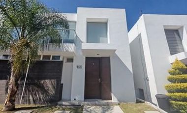 SE RENTA CASA EN FRACCIONAMIENTO LOMAS DE ANGELOPOLIS 3, PUEBLA
