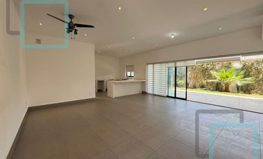 CASA EN VENTA / RENTA EL BARRIAL ZONA CARRETERA NACIONAL SANTIAGO