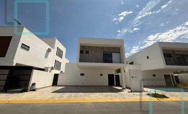 CASA EN VENTA / RENTA EL BARRIAL ZONA CARRETERA NACIONAL SANTIAGO