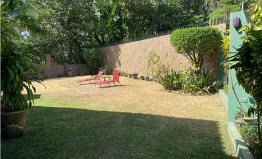 SE VENDE LUJOSA CASA REMODELADA CON INMENSA TERRAZA EN CD. DEL REY AQ
