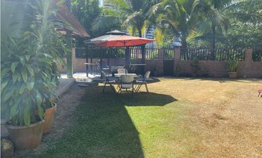 SE VENDE LUJOSA CASA REMODELADA CON INMENSA TERRAZA EN CD. DEL REY AQ