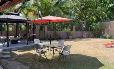 SE VENDE LUJOSA CASA REMODELADA CON INMENSA TERRAZA EN CD. DEL REY AQ